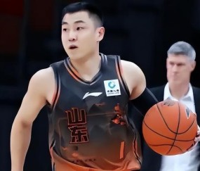 转折点！山东男篮强势反弹，CBA季后赛赛后攻防权衡，目标明确，训练强度明显提升的简单介绍-中国九游体育